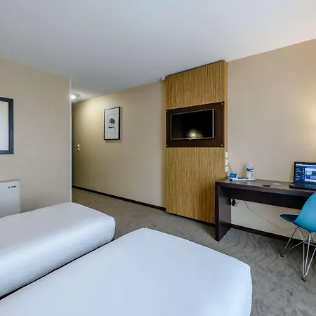 Comfort Bordeaux Arena 3* بوجْلِ