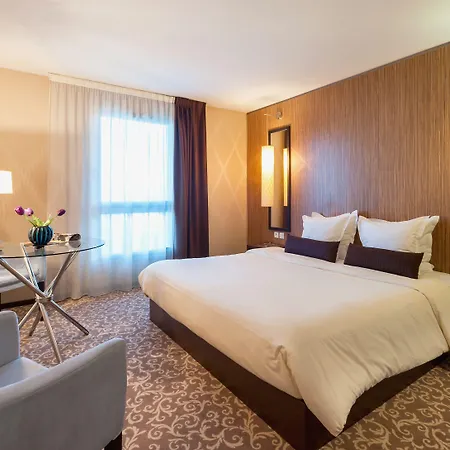 Comfort Bordeaux Arena 3* بوجْلِ
