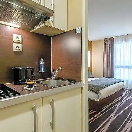 Comfort Bordeaux Arena 아파트호텔 3*
